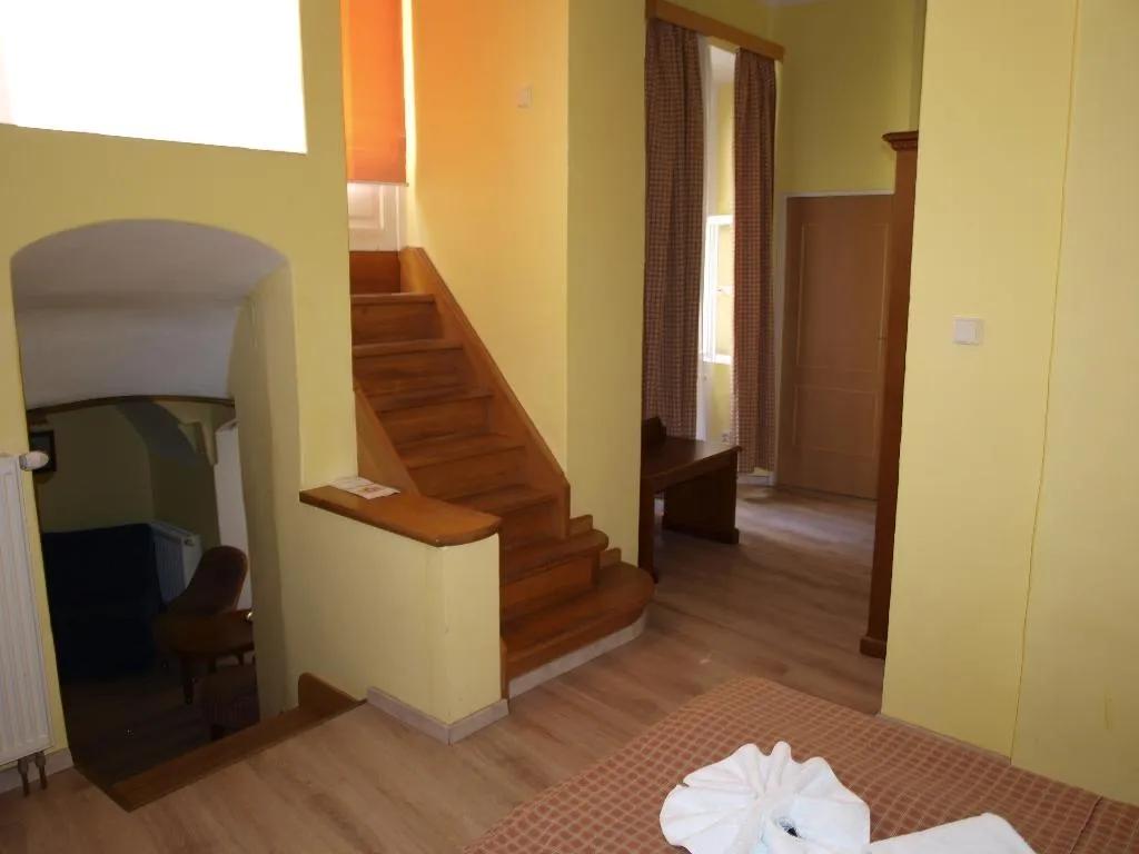 TRIPLE STANDARD Room, King George Hotel, Prague