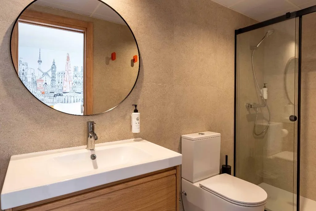 DOUBLE STANDARD Room, easyHotel Madrid Alcala, Madrid