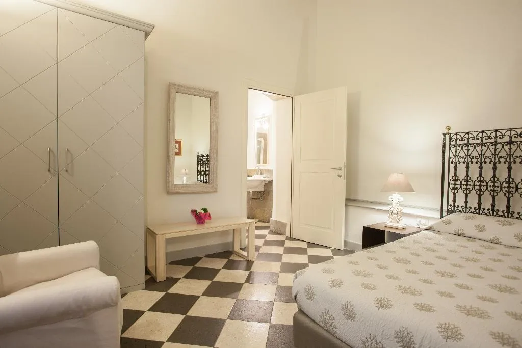 DOUBLE GARDEN VIEW Room, Maison Tresnuraghes, Cagliari