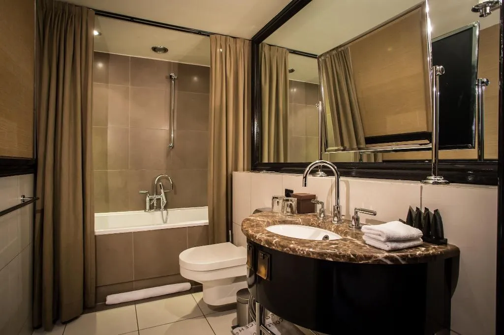 Room, College Hotel Amsterdam, Autograph Collection, Amsterdam