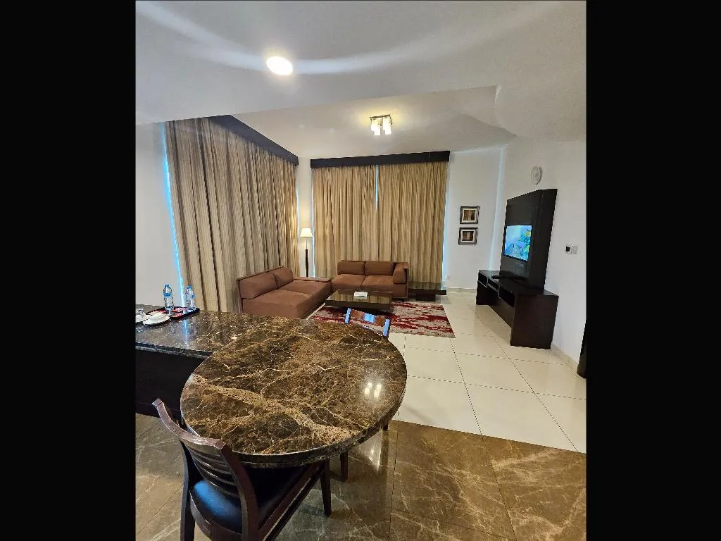 APARTMENT CANAL VIEW Room, Tulip Creek Hotel Apartment, Dubai
