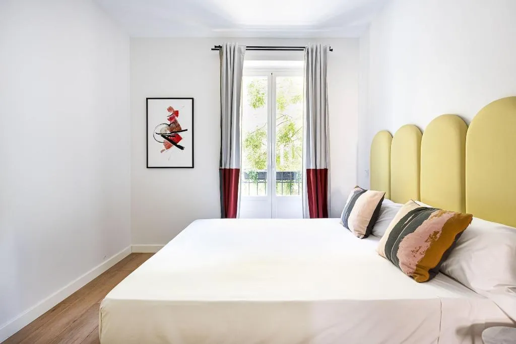 Room, Smartr Atocha Reina Sofia, Madrid