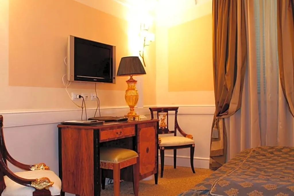 FAMILY ROOM STANDARD Room, Boutique Hotel Trevi, Rome