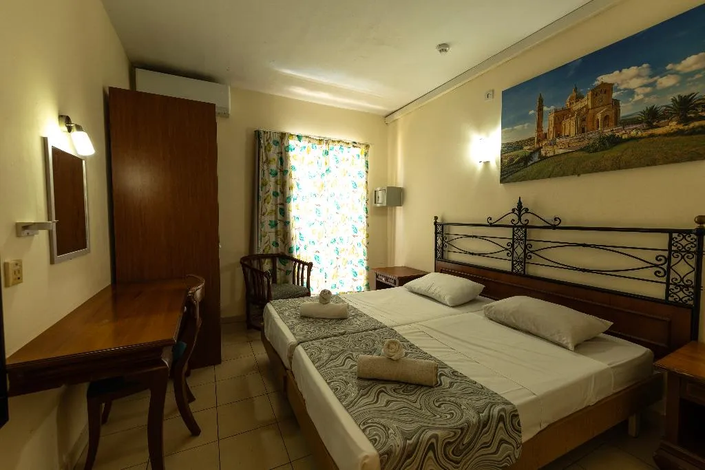 APARTMENT CAPACITY 3 ONE BEDROOM Room, Qawra Point Holiday Complex, Malta