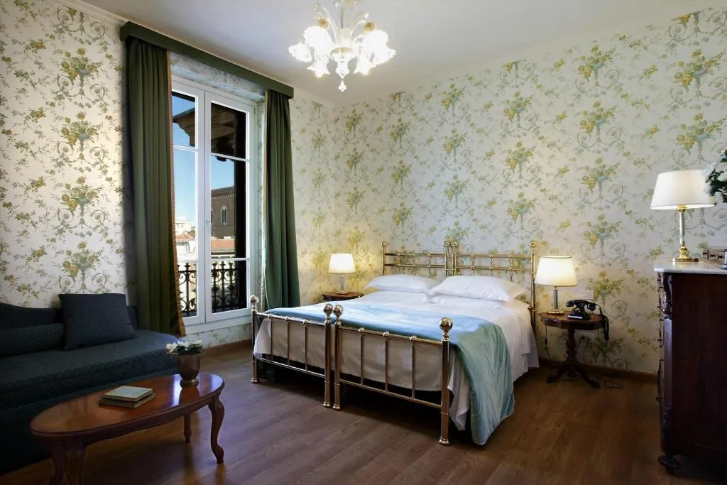FAMILY ROOM WITH DOUBLE BED Room, Pendini, Florence