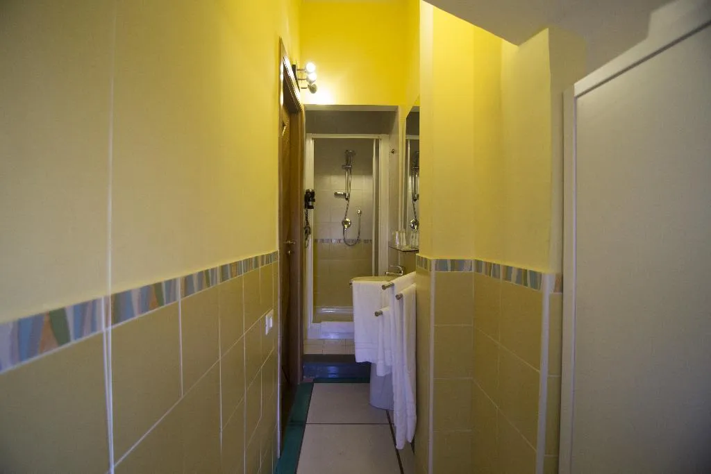 Double or Twin WITH SHARED BATHROOM Room, Herculaneum BB, Naples