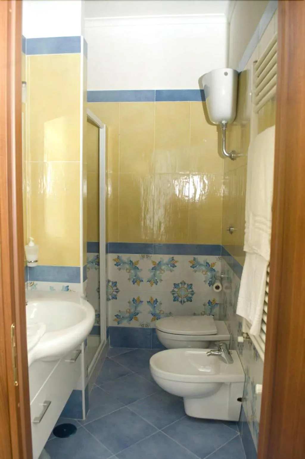 Room, Bed And Breakfast Medea, Naples