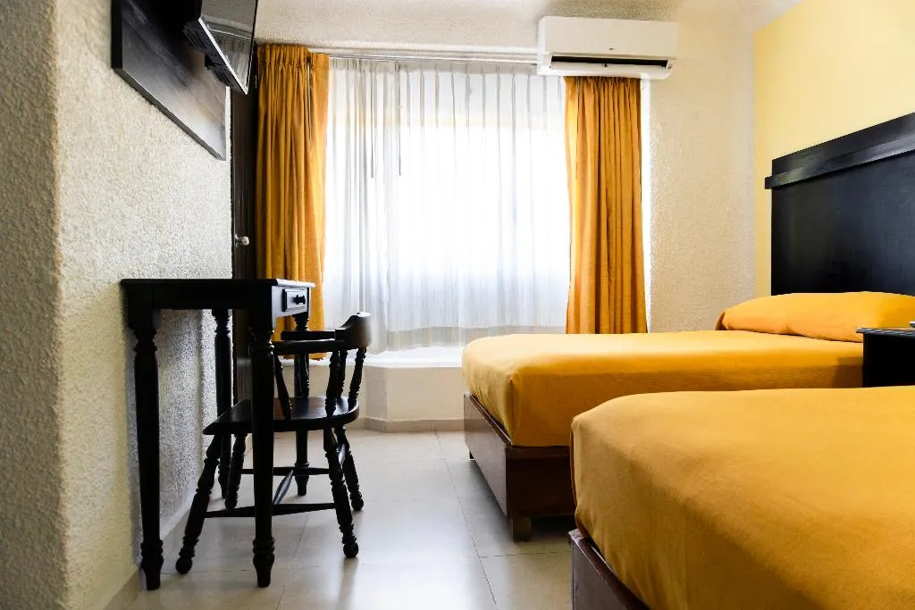 QUADRUPLE STANDARD Room, Antillano, Cancun Area