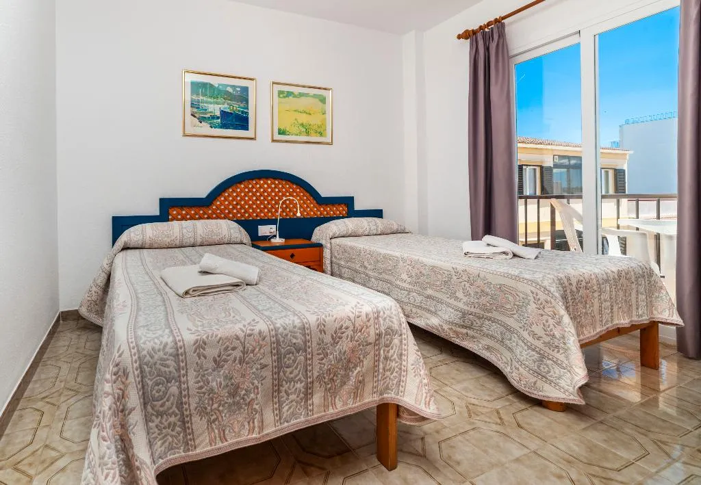 APARTMENT CAPACITY 4 ONE BEDROOM Room, Charlys, Majorca