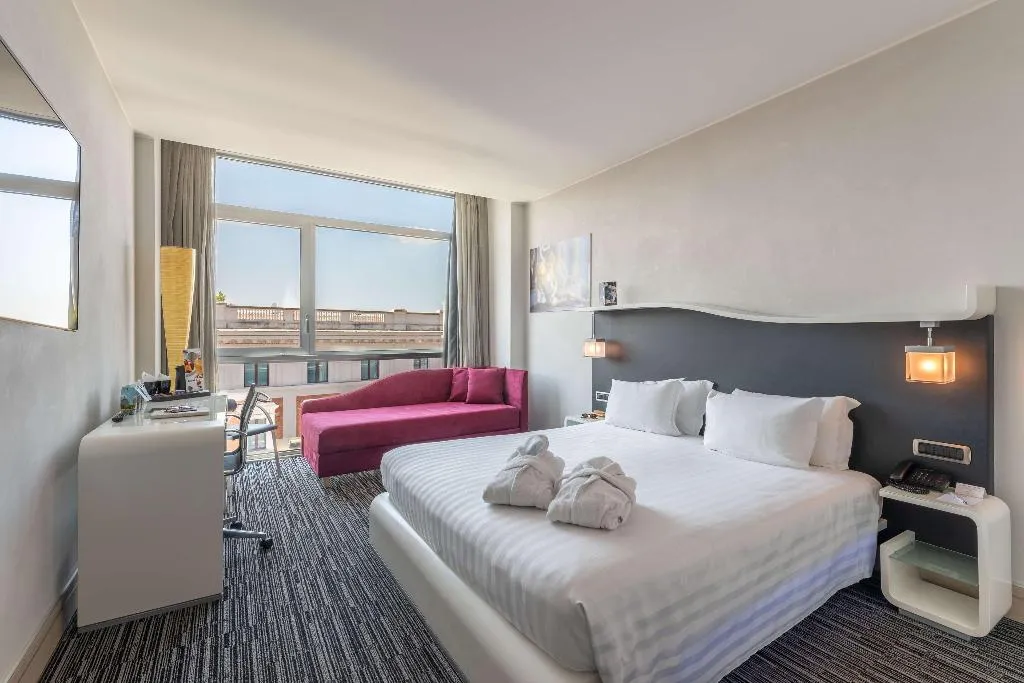 DOUBLE DELUXE KING BED Room, Best Western Premier Hotel Royal Santina, Rome