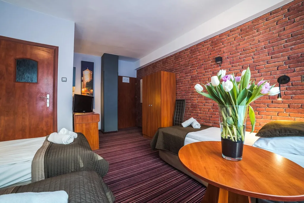 Room, Delta, Krakow