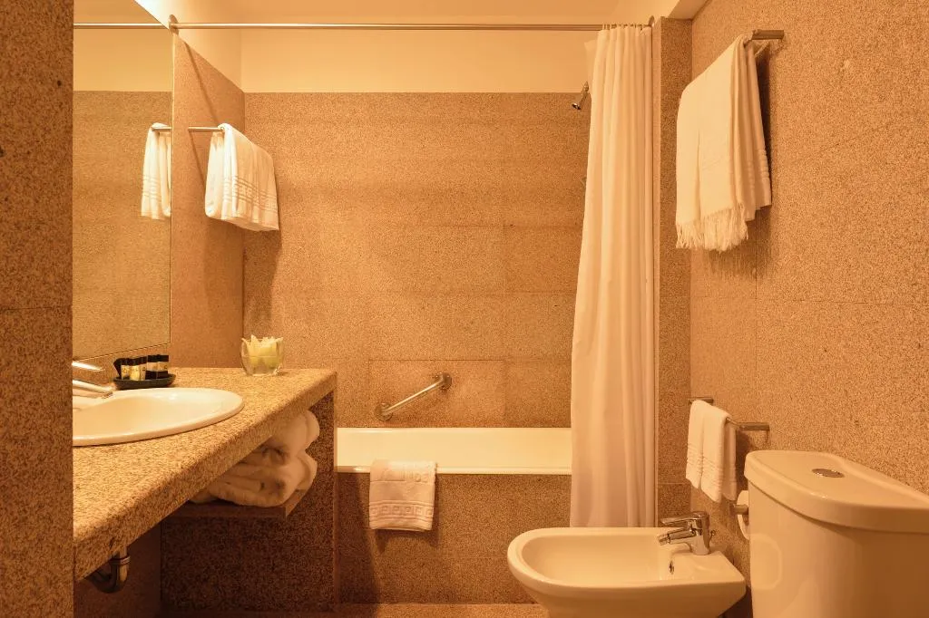 Double or Twin SUPERIOR Room, Pousada Mosteiro de Guimaraes - Monument Hotel, Porto