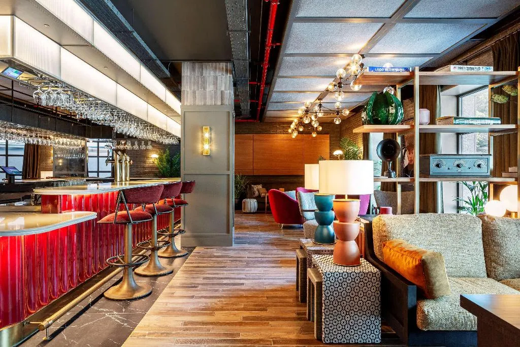 Bar, Radisson RED Madrid, Madrid