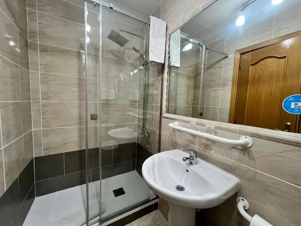 DOUBLE STANDARD Room, San Lorenzo, Madrid