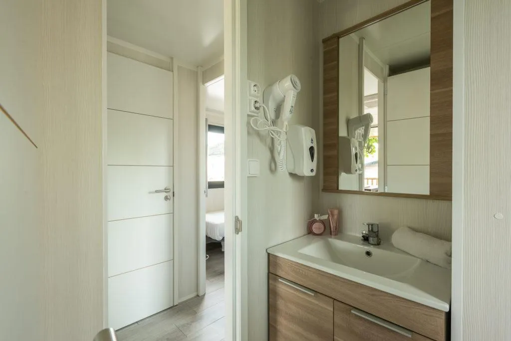 FAMILY ROOM TWO BEDROOMS ONE BATHROOM Room, Berga Resort - The Mountain - Wellness center -SPA, Barcelona