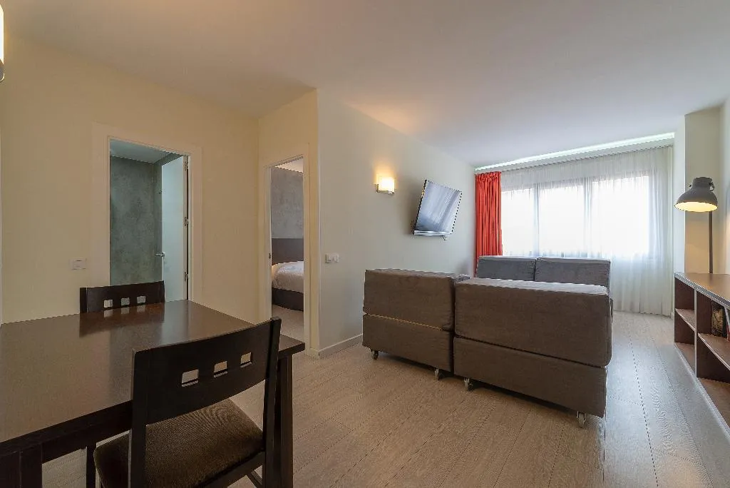 APARTMENT CAPACITY 7 Room, Apartamentos Recoletos, Madrid