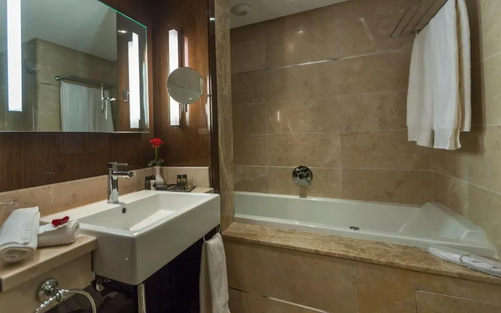 Room EXECUTIVE Room, Radisson Blu Hotel & Convention Center, Tunisia