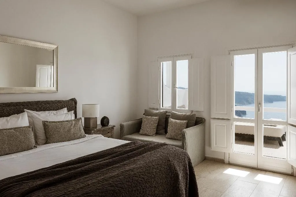 SUITE WITH PRIVATE POOL Room, Aqua Luxury Suites, Santorini