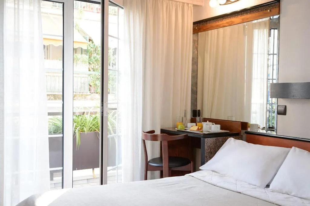 Room, Victory Inn, Athens