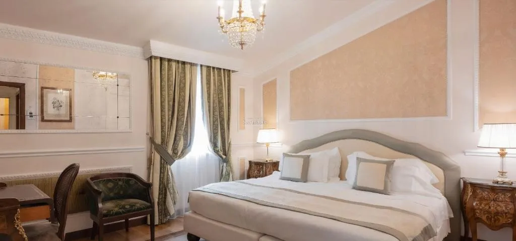 Room SUPERIOR Room, Bernini Palace, Florence