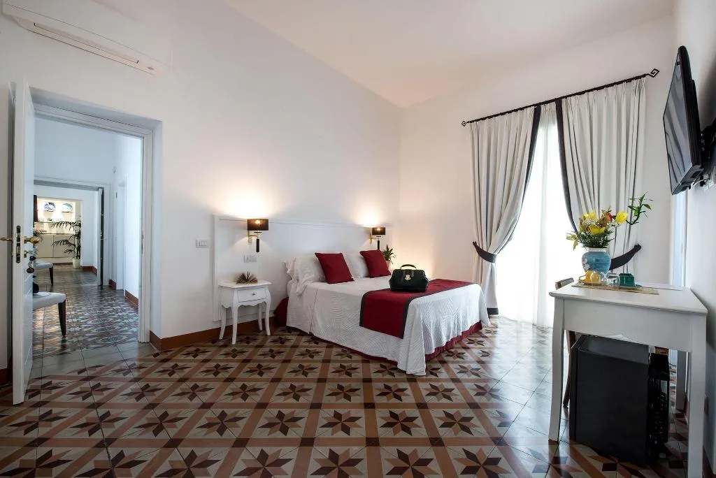 Room, Amalfi Luxury House, Naples