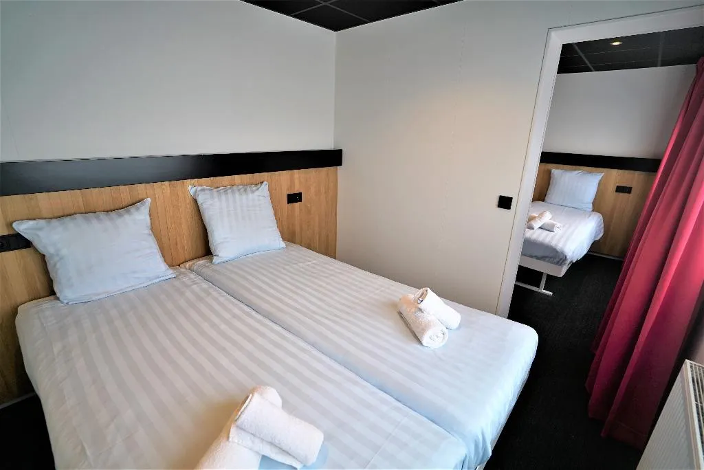 QUADRUPLE DELUXE Room, Botel, Amsterdam