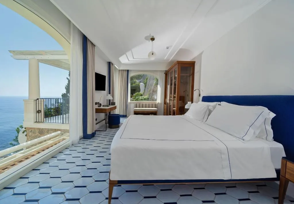 Room, Borgo Santandrea, Naples