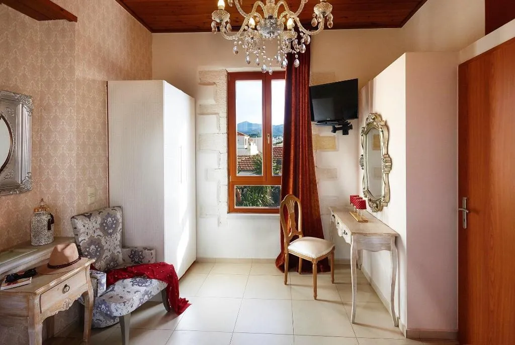 Room, Archontiko - Rethymno Old Town Suites, Crete