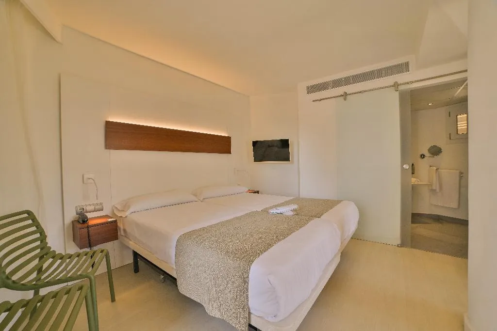 STUDIO WITH BALCONY Room, Azul Playa Apartments, Majorca