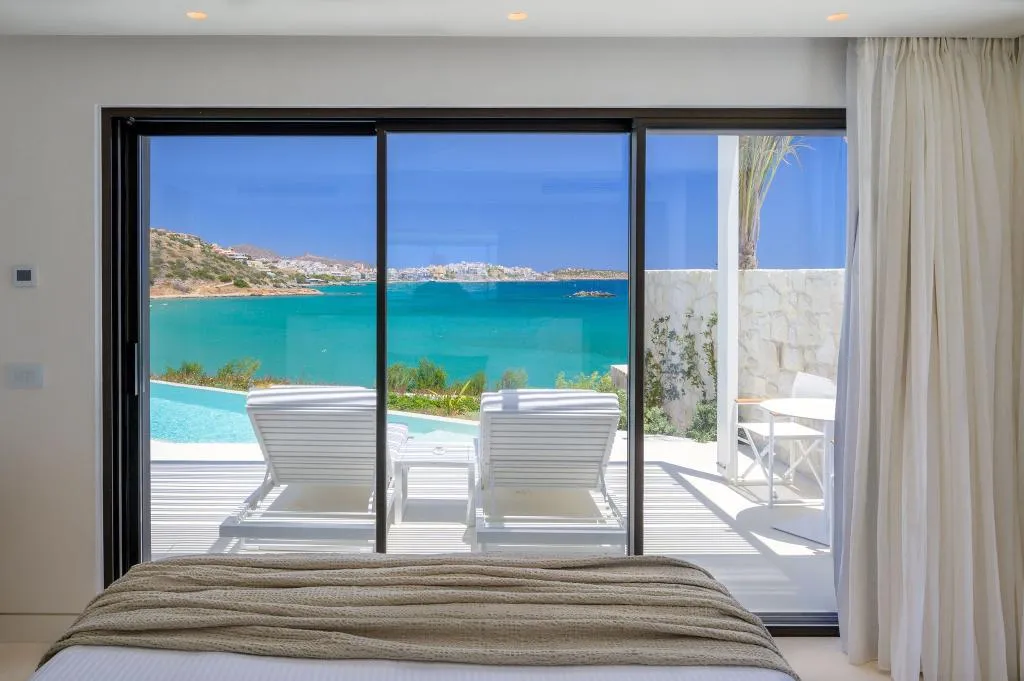 SUITE WITH PRIVATE POOL Room, The Island Concept, Crete