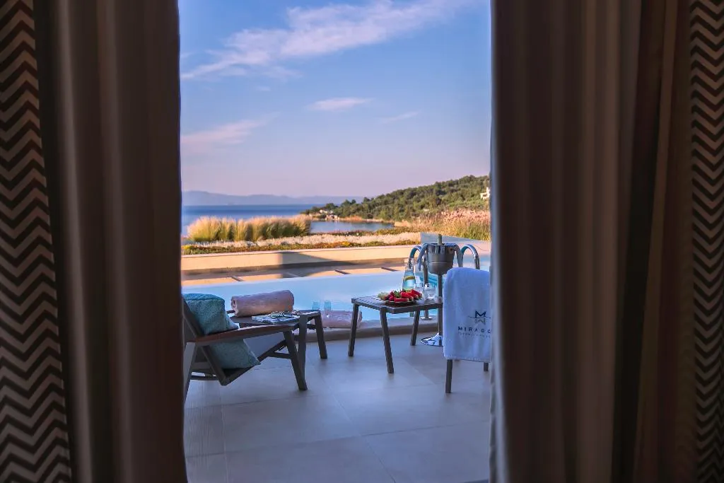 SUITE WITH PRIVATE POOL Room, Miraggio Thermal Spa Resort, Halkidiki
