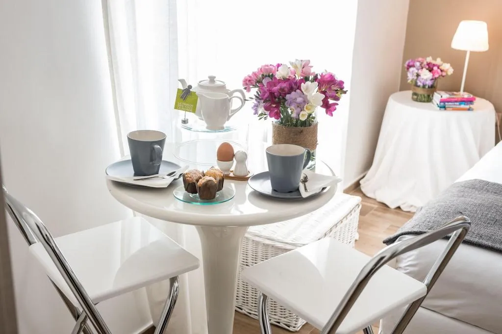 Room, La Maison Des Tout Le Monde, Naples