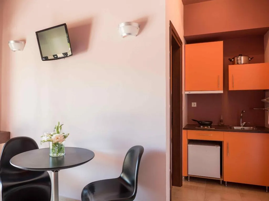 Room, Petritos Rooms And Studios, Crete