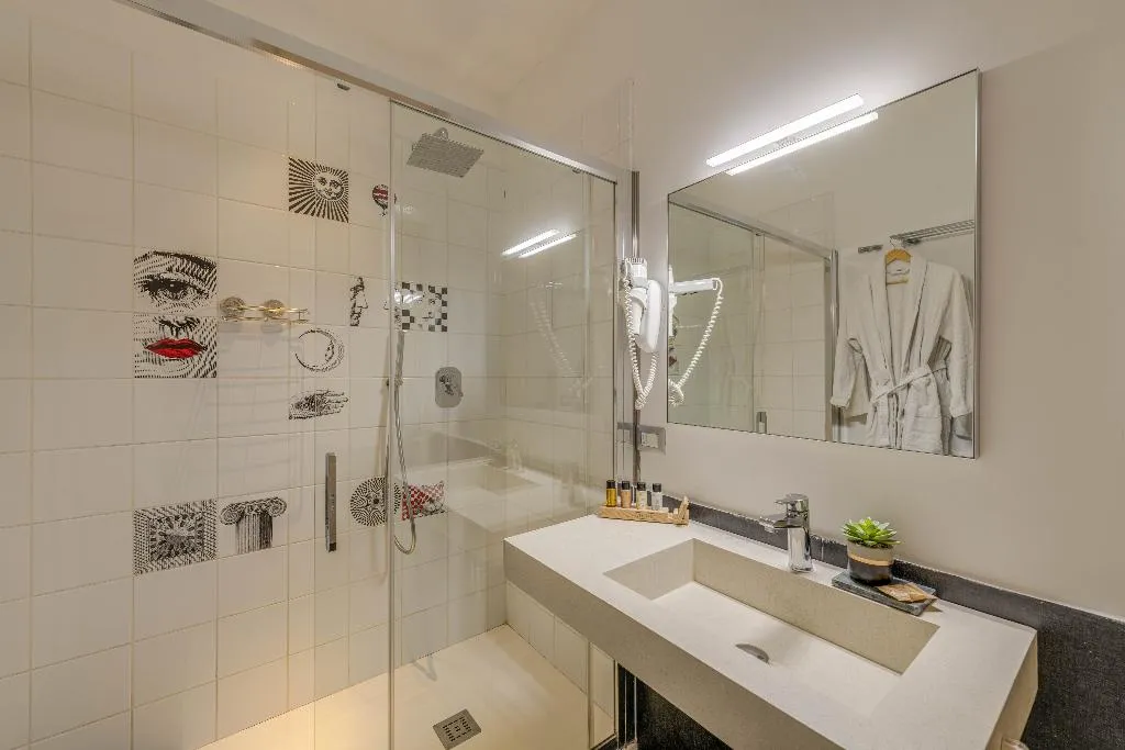 DOUBLE STANDARD Room, Trevi Palace Hotel, Rome