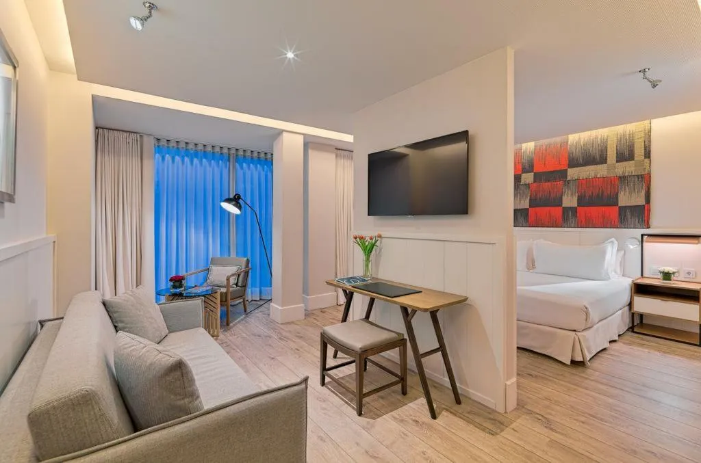 JUNIOR SUITE CAPACITY 3 Room, H10 Cubik, Barcelona