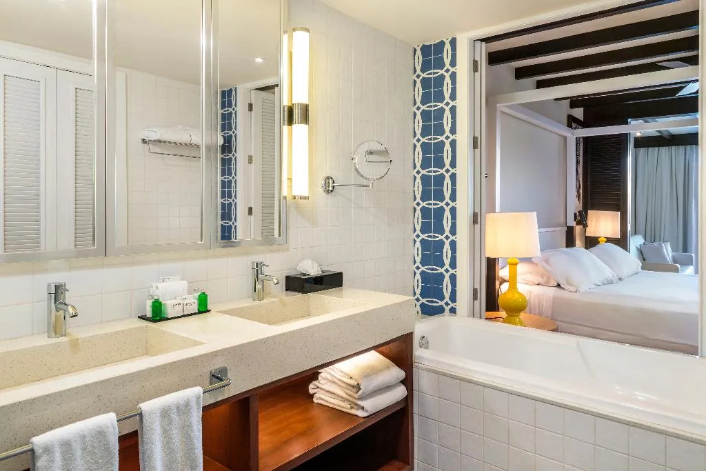 JUNIOR SUITE POOL VIEW Room, Ocean Riviera Paradise All Inclusive, Cancun Area
