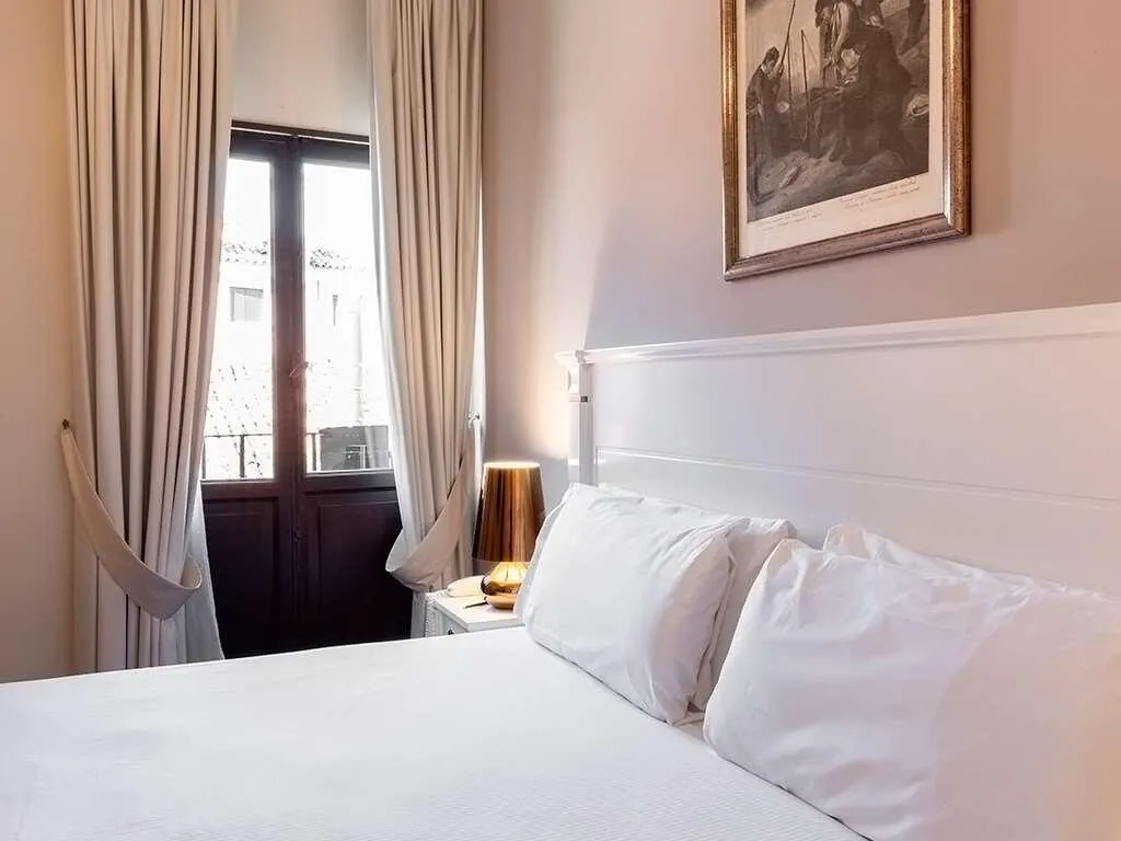Room, Sonder Salute Palace, Venice