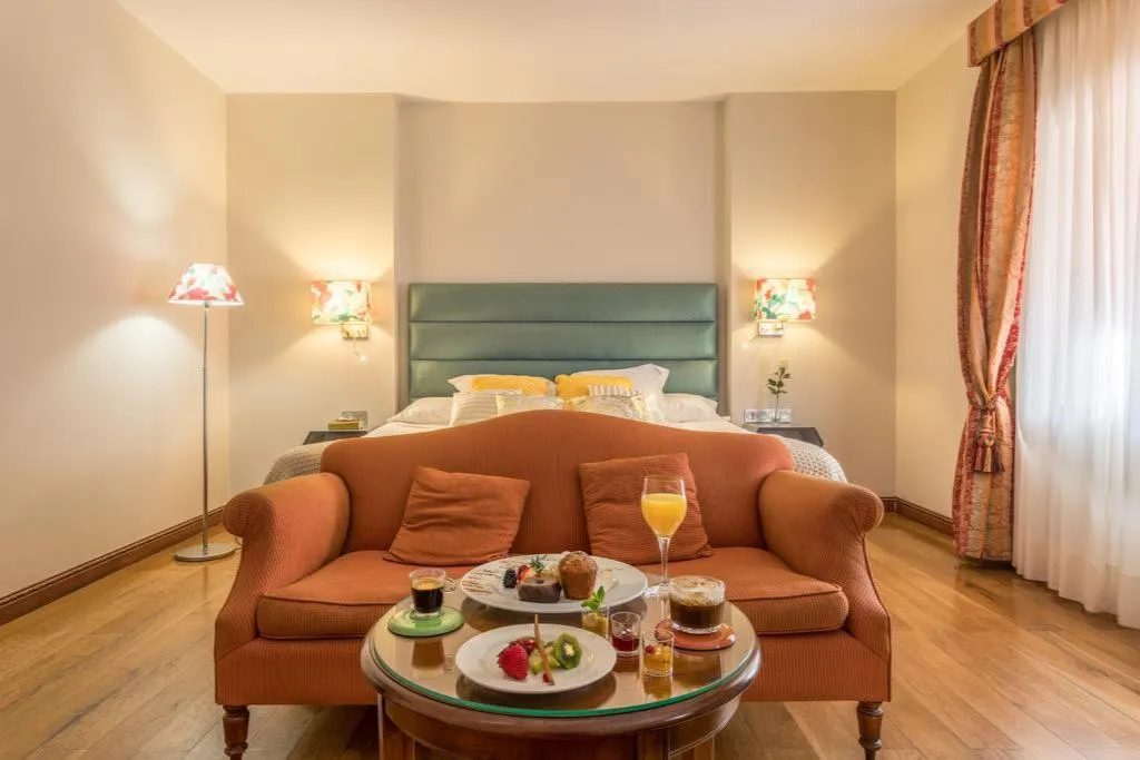 Room, Izan Trujillo, Madrid