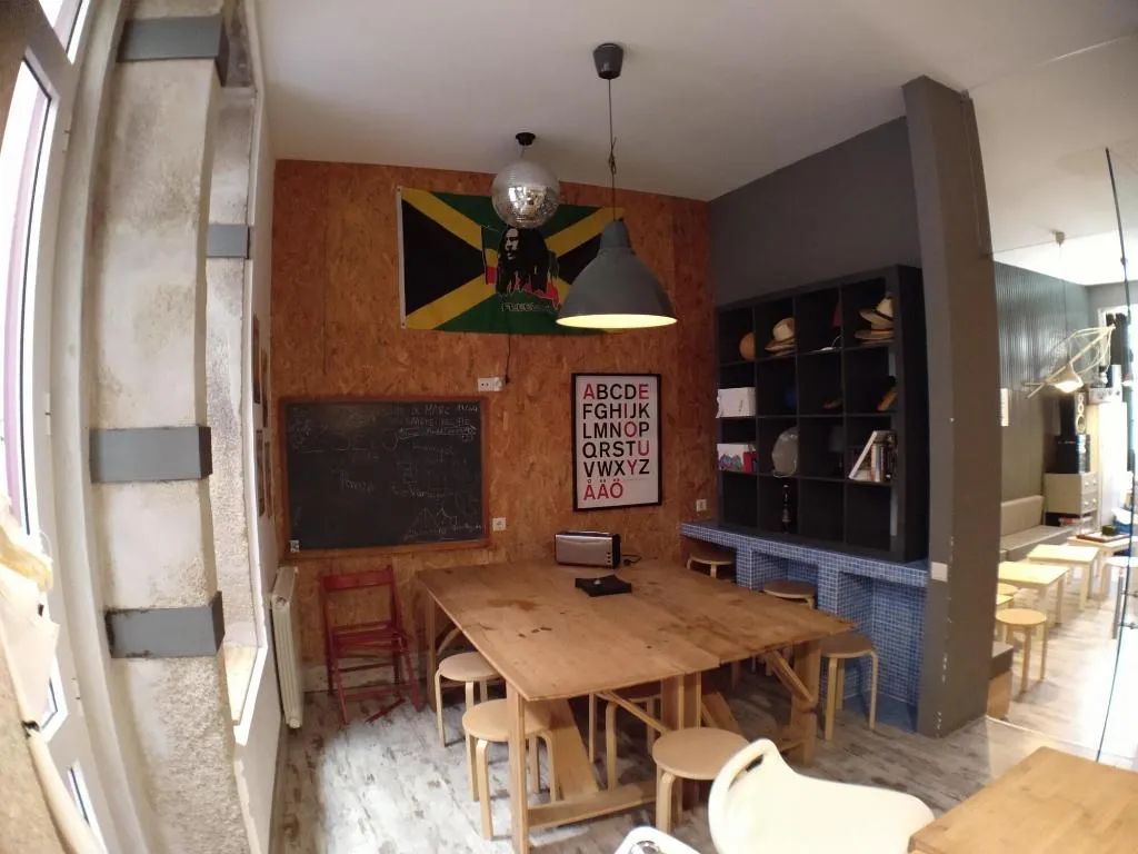 Room, Sardines And Friends, Porto