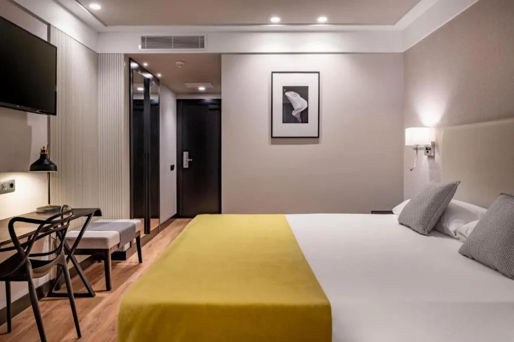 Room, Parque Real, Madrid