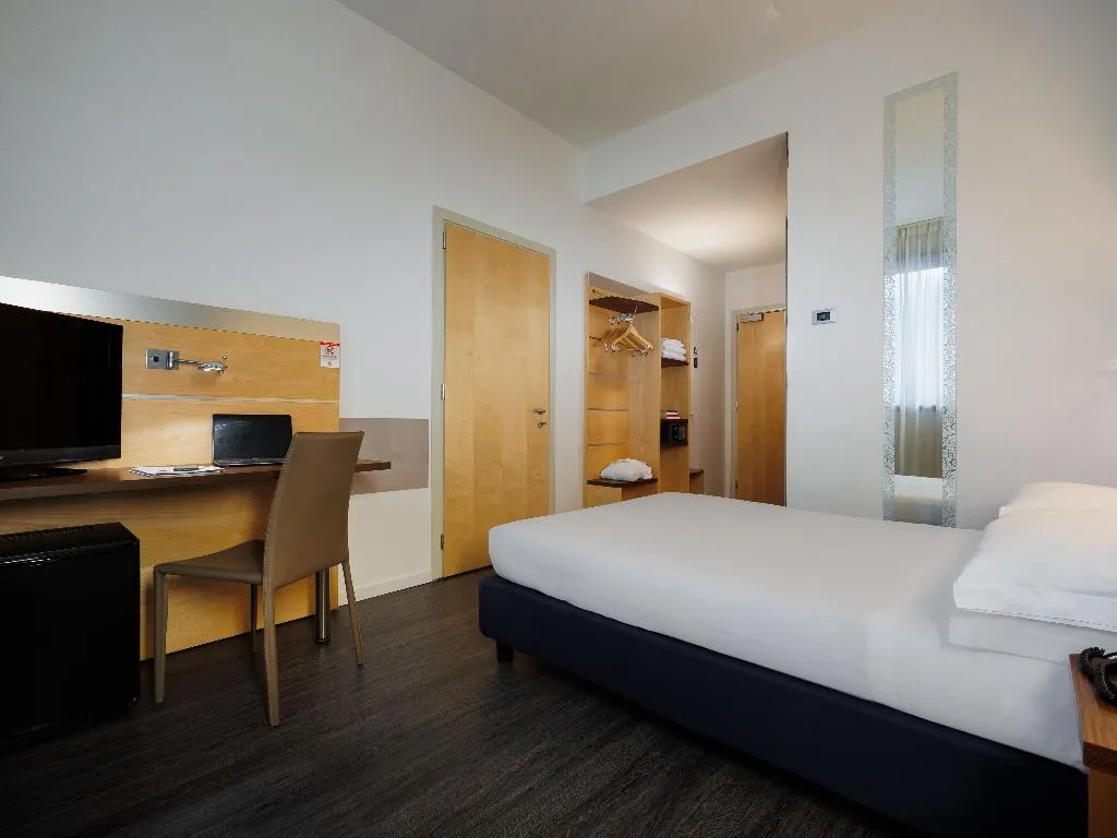 DOUBLE SINGLE USE STANDARD Room, iH Hotels Milano Gioia, Milan