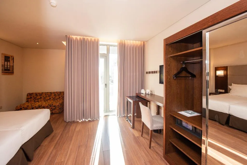 TRIPLE STANDARD Room, Eurostars Oporto, Porto