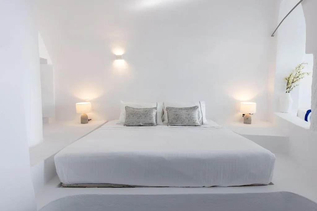 Room, Heavens Edge by Mr and Mrs White, Santorini