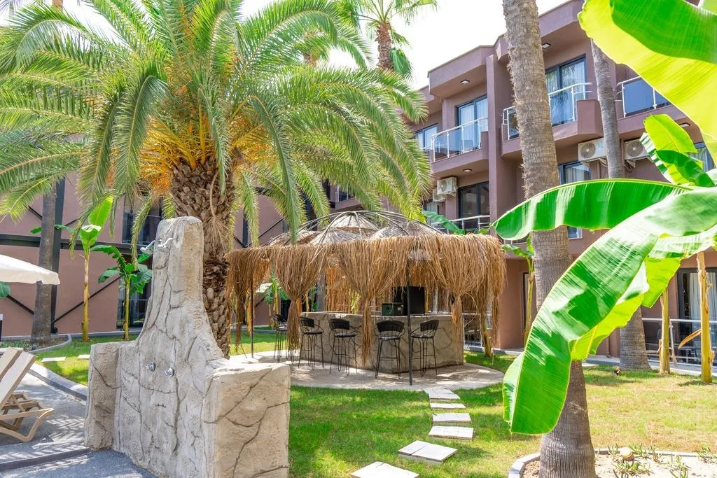 Bar, Golden Sun, Antalya