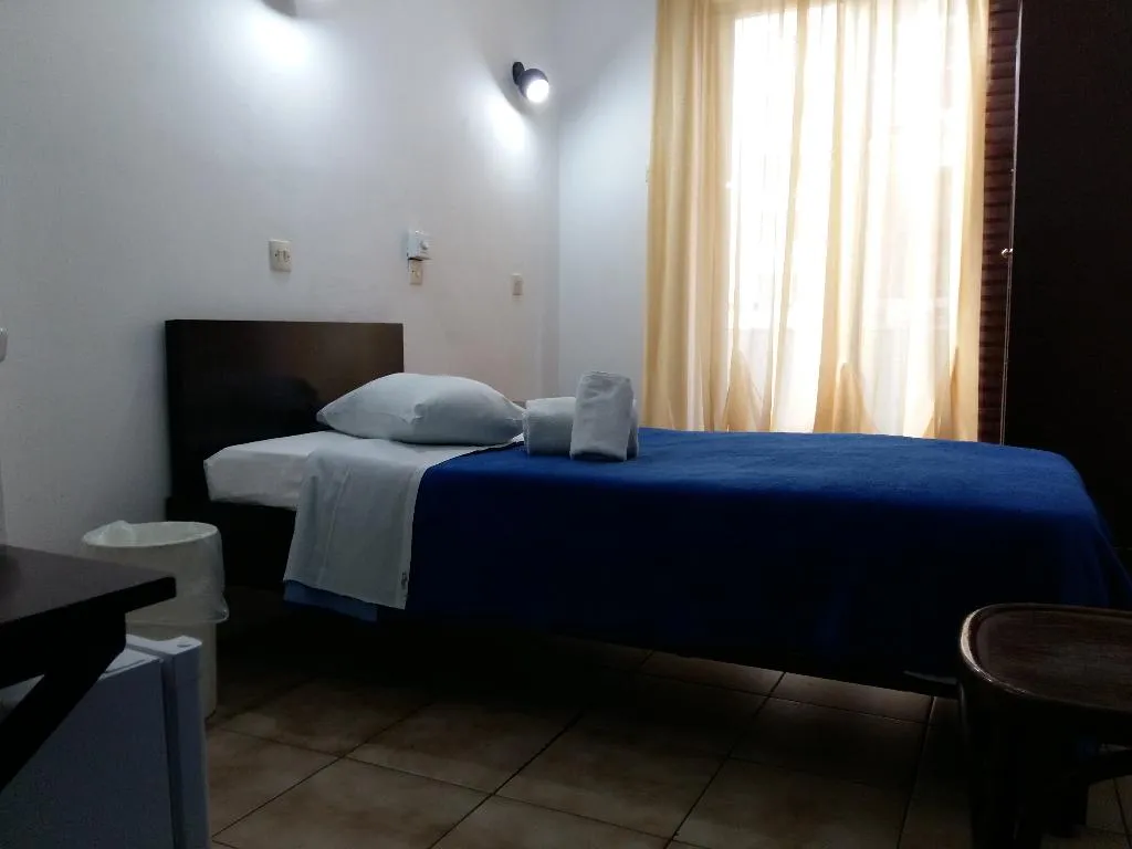 SINGLE WITH SHARED BATHROOM Room, Sparta Team Hotel- Hostel, Athens