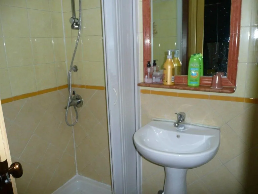 Room, Roma Termini 89, Naples