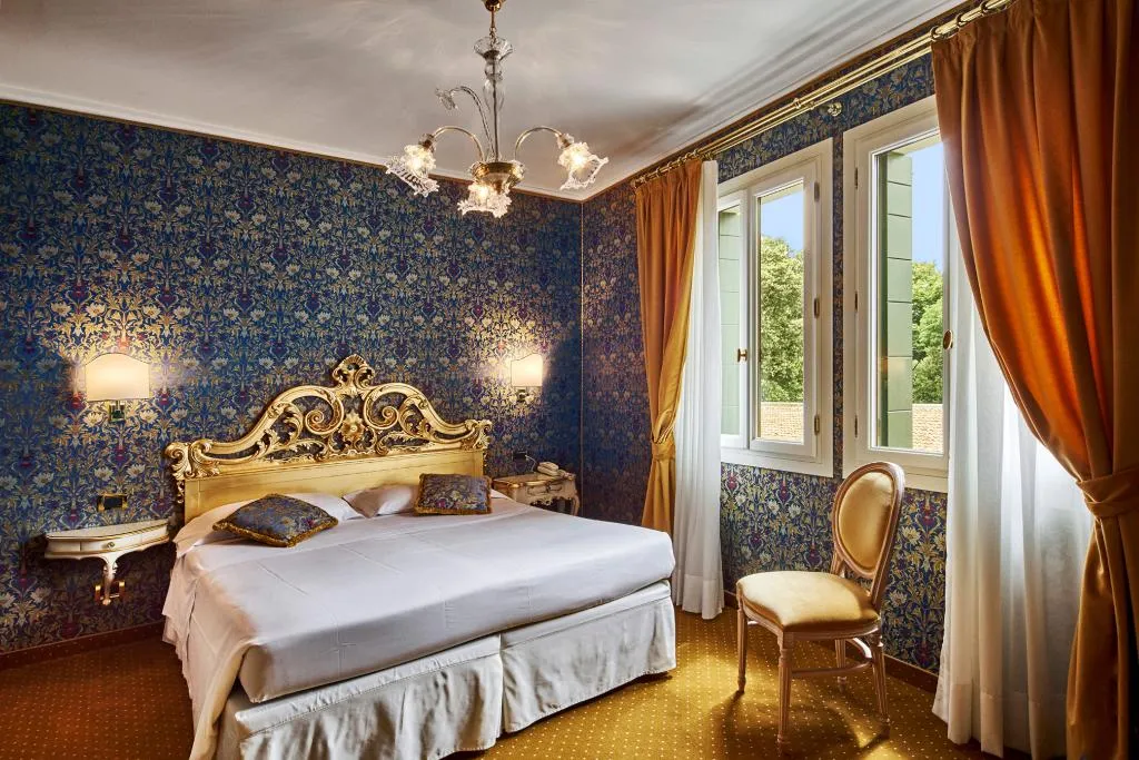 DOUBLE DELUXE CANAL VIEW Room, Gardena, Venice