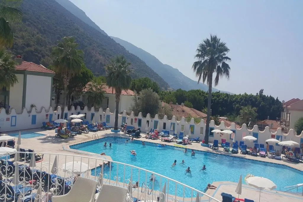 Pool, Karbel, Dalaman