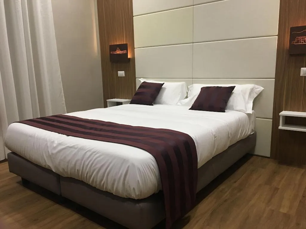 Room, Duomo Residence, Naples