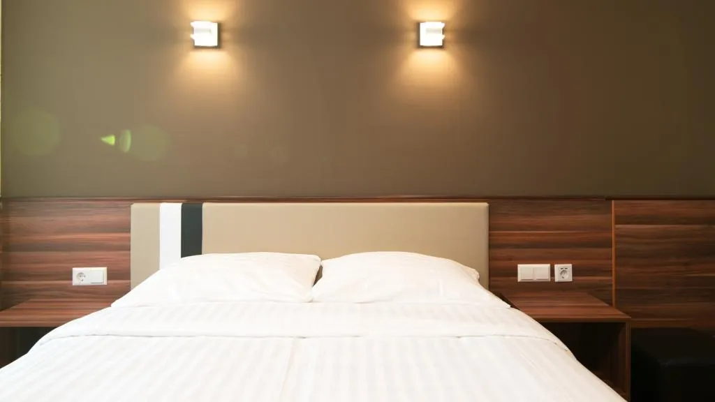 DOUBLE STANDARD Room, Kings Court, Amsterdam